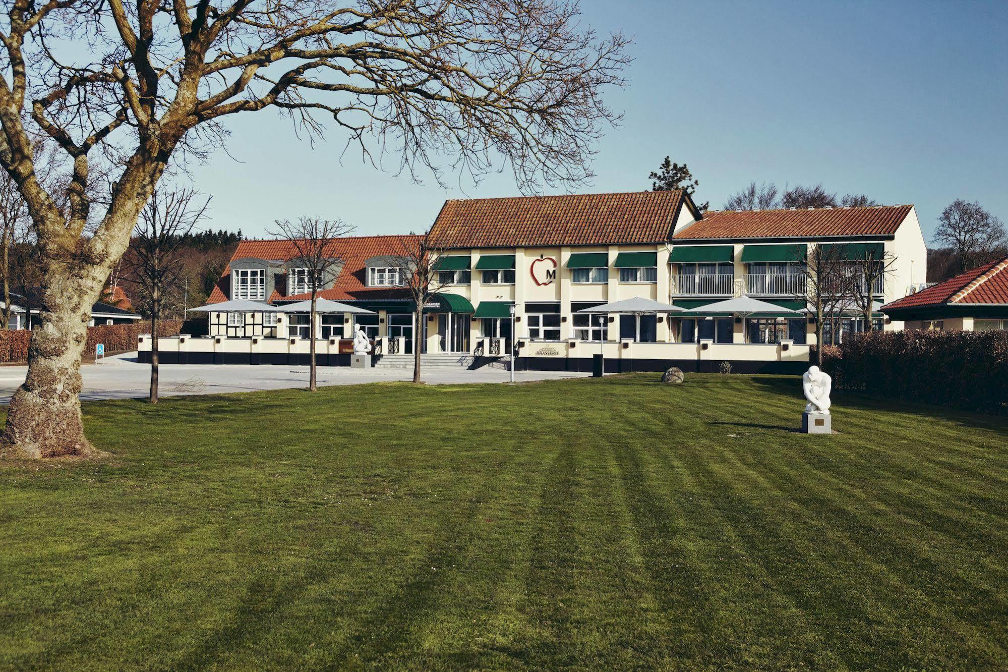 Molskroen Strandhotel Ebeltoft Exterior foto