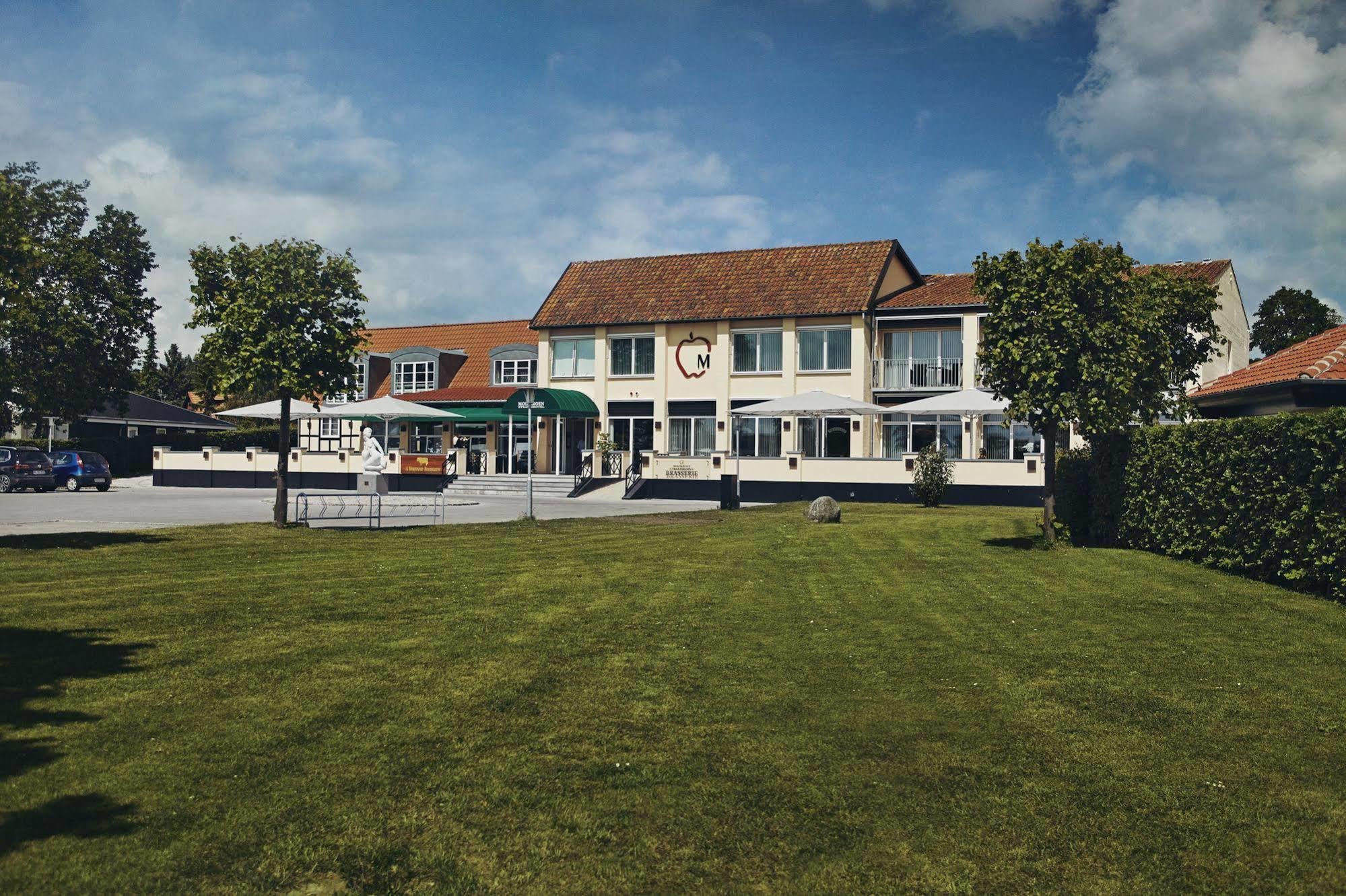 Molskroen Strandhotel Ebeltoft Exterior foto